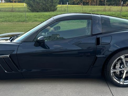 Used 2013 Chevrolet Corvette Grand Sport w/ 3LT Preferred Equipment Group RWD image 2