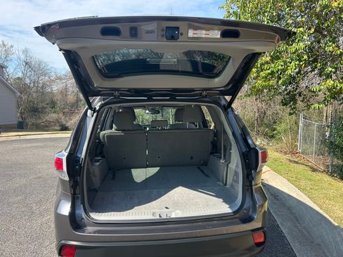 Used 2014 Toyota Highlander XLE image 9