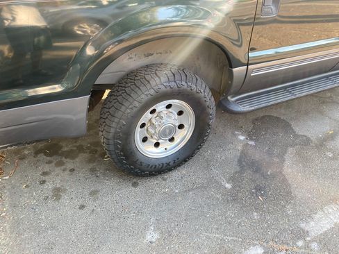 Used 2004 Ford Excursion XLT image 5