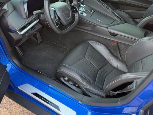 Used 2023 Chevrolet Corvette Stingray Preferred Cpe w/ Z51 Performance Package RWD image 2