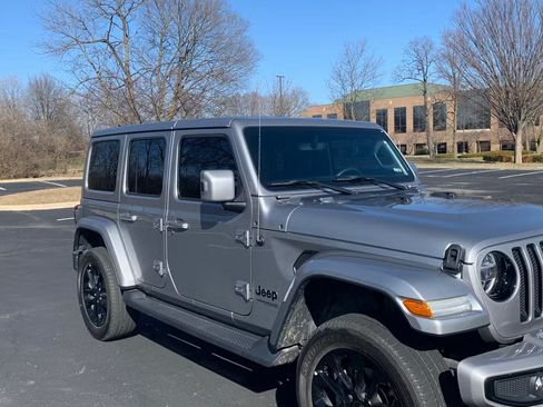 Used 2020 Jeep Wrangler Unlimited Sahara image 2