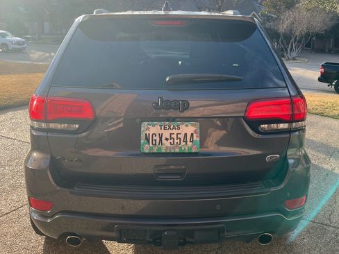 Used 2017 Jeep Grand Cherokee Overland w/ Jeep Active Safety Group image 6