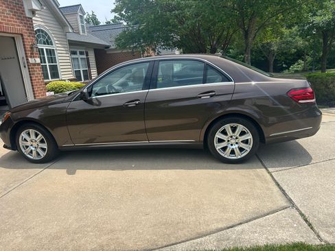 Used 2014 Mercedes-Benz E 350 4MATIC Sedan image 5