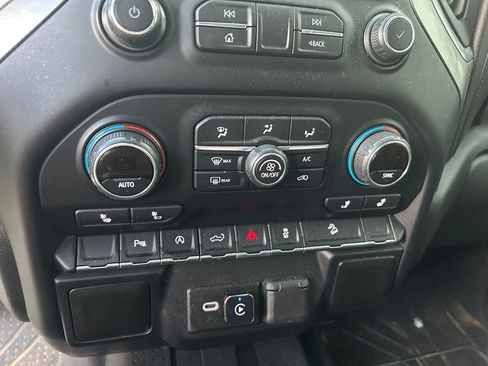 Used 2019 Chevrolet Silverado 1500 LT Trail Boss w/ Convenience Package image 9