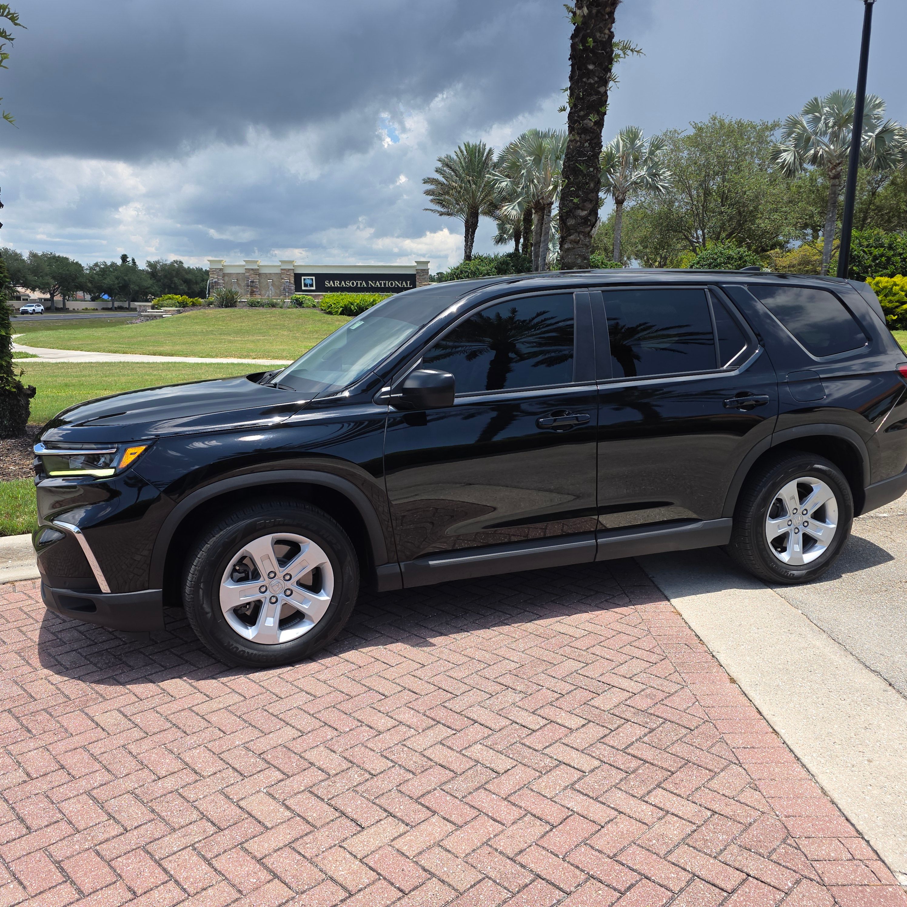 Used 2023 Honda Pilot LX image 10