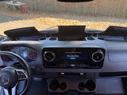 Used 2023 Mercedes-Benz Sprinter 3500 image 25