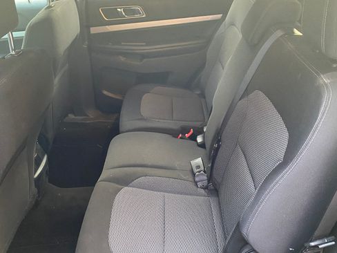 Used 2016 Ford Explorer XLT image 12