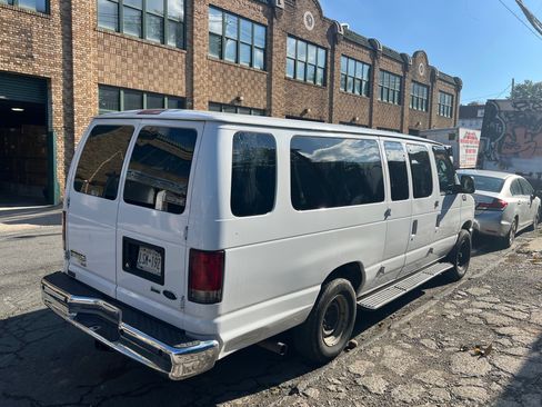 Used 2014 Ford E-350 and Econoline 350 XLT image 10