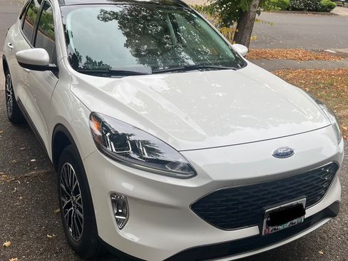 Used 2022 Ford Escape SEL w/ Technology Package FWD image 11
