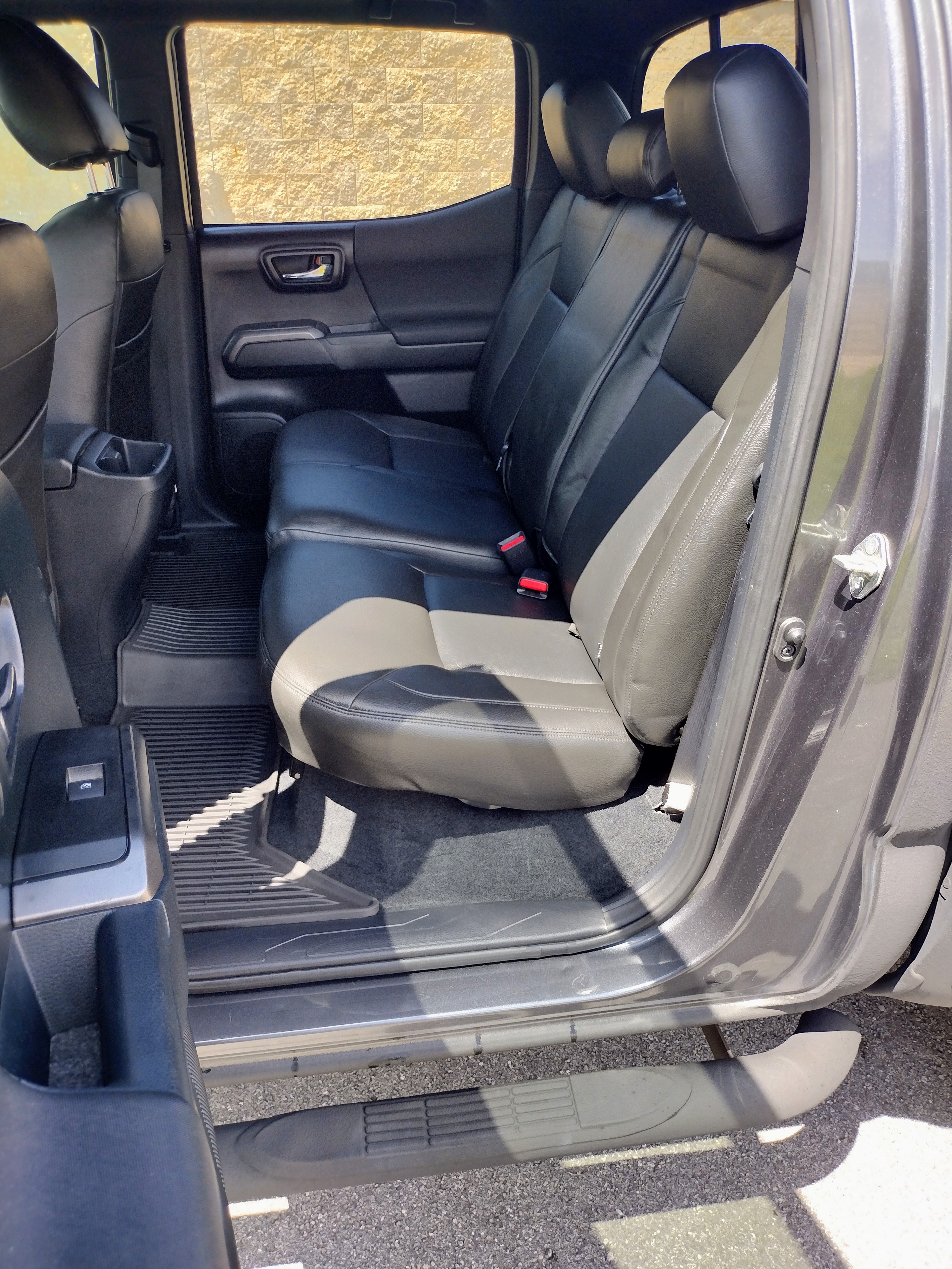 Used 2017 Toyota Tacoma TRD Off-Road w/ Premium & Technology Package AWD/4WD image 21