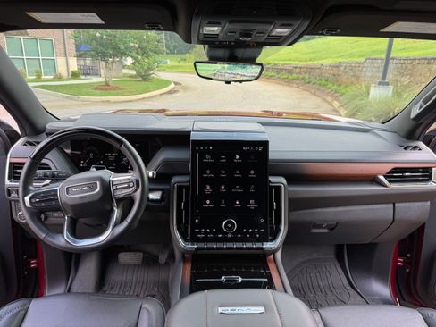 Used 2025 GMC Yukon Denali w/ Denali Reserve Package AWD/4WD image 10