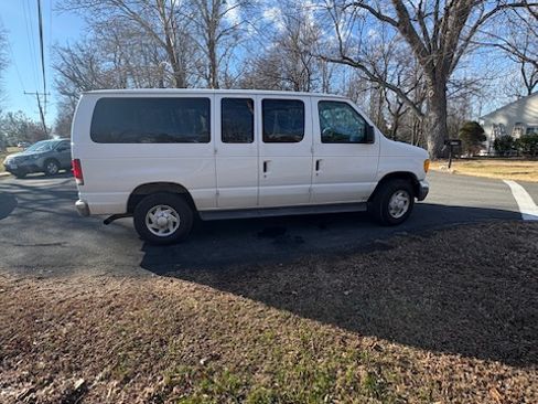 Used 2007 Ford E-350 and Econoline 350 XLT image 4