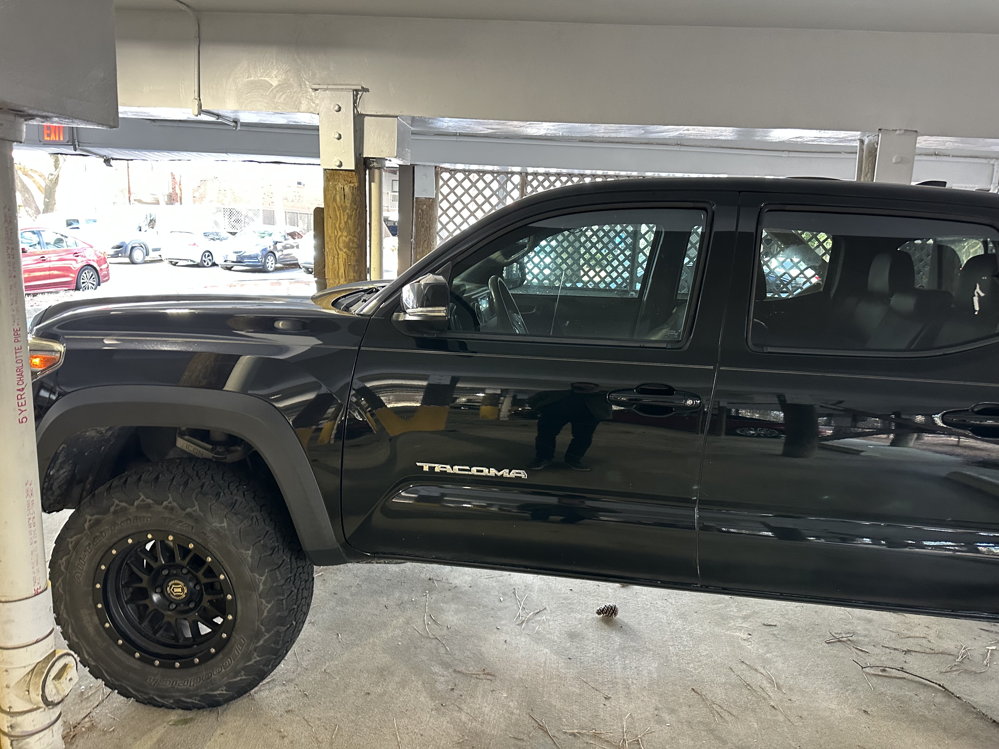 Used 2018 Toyota Tacoma TRD Off-Road AWD/4WD image 2