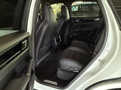 Used 2019 Porsche Cayenne S AWD/4WD image 4