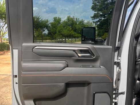 Used 2025 GMC Sierra 2500 AT4 w/ AT4 Premium Plus Package AWD/4WD image 12