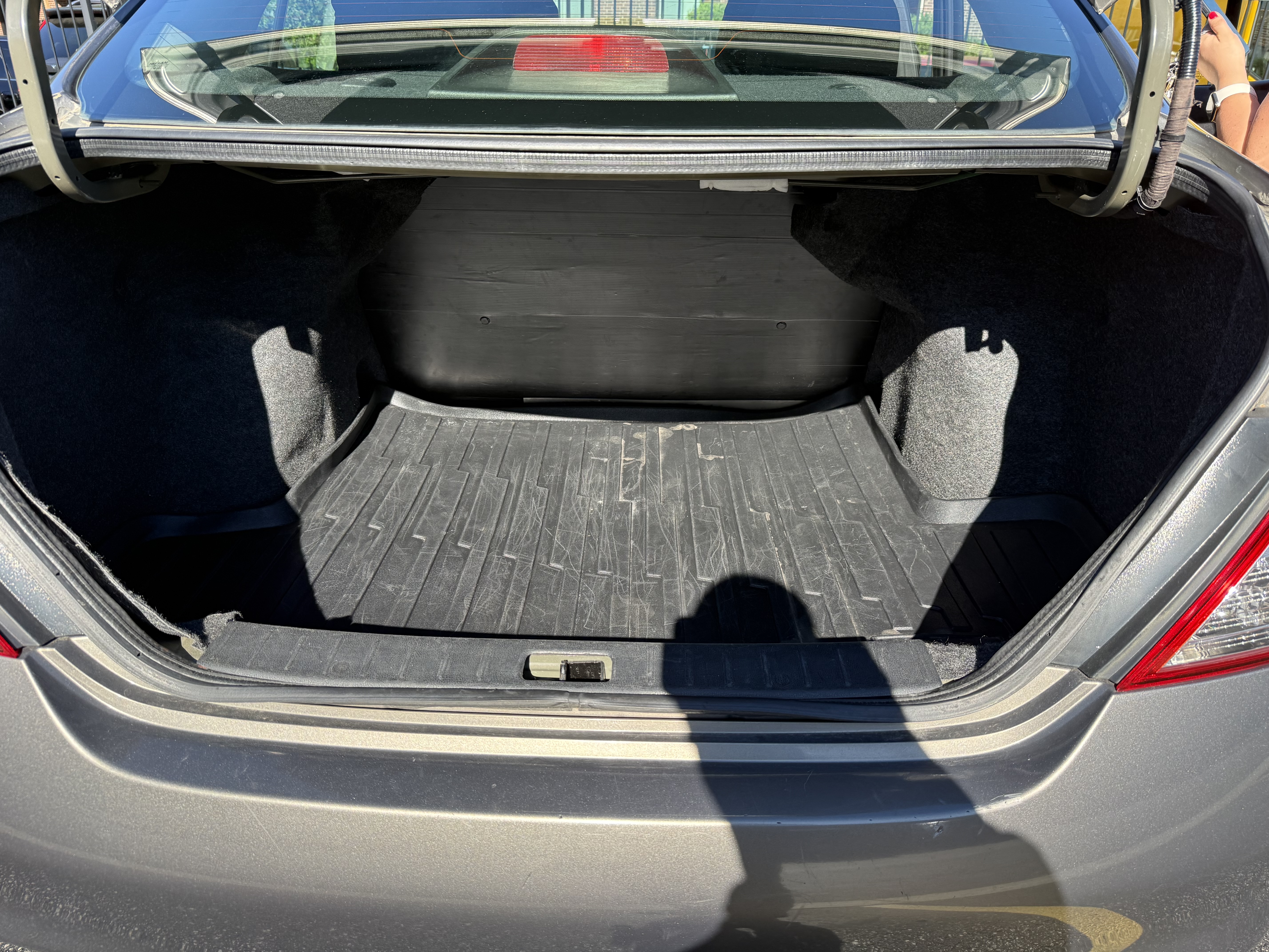 Used 2012 Nissan Versa SV FWD image 12