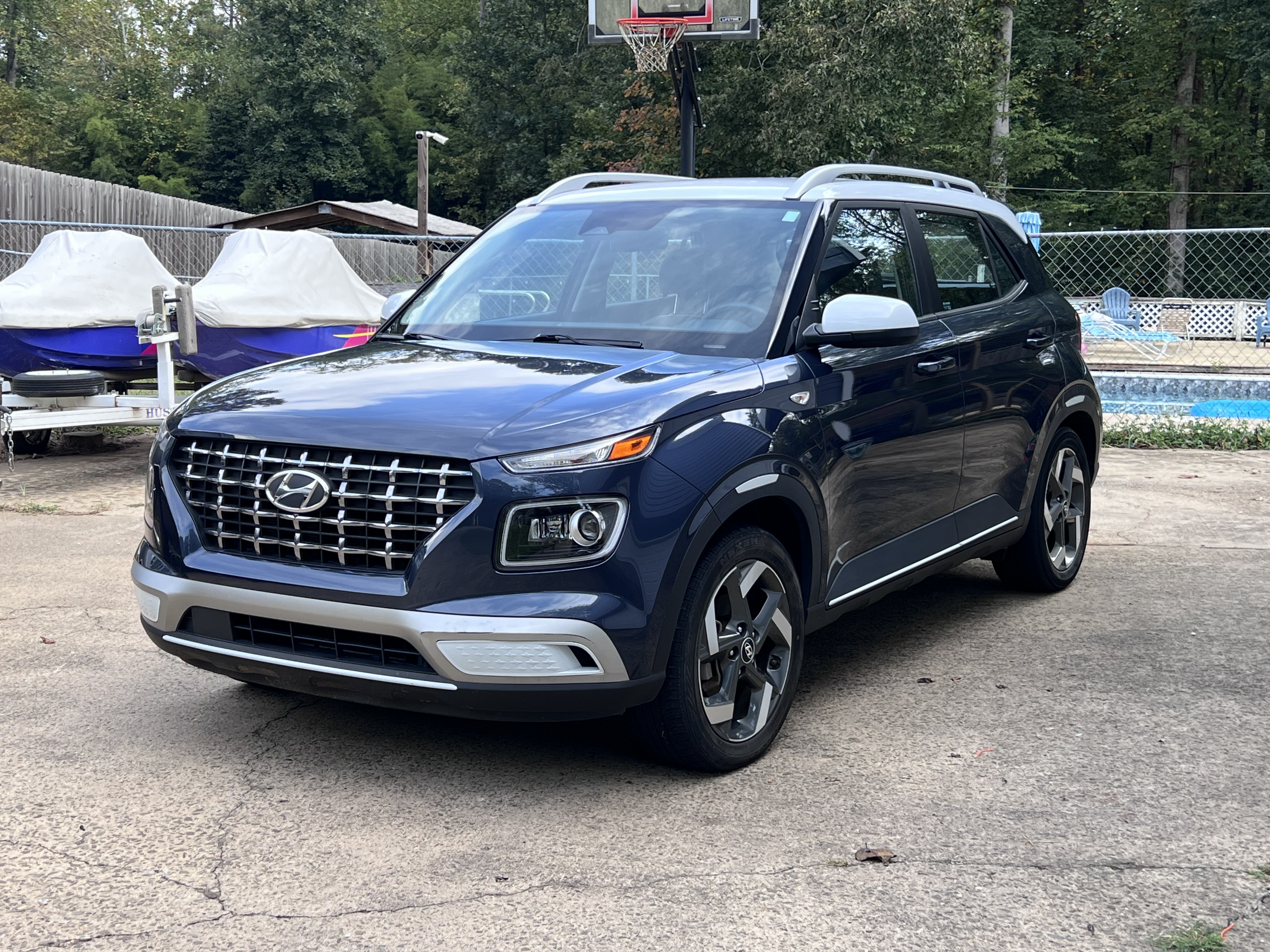 Used 2023 Hyundai Venue Limited w/ Cargo Package FWD image 1