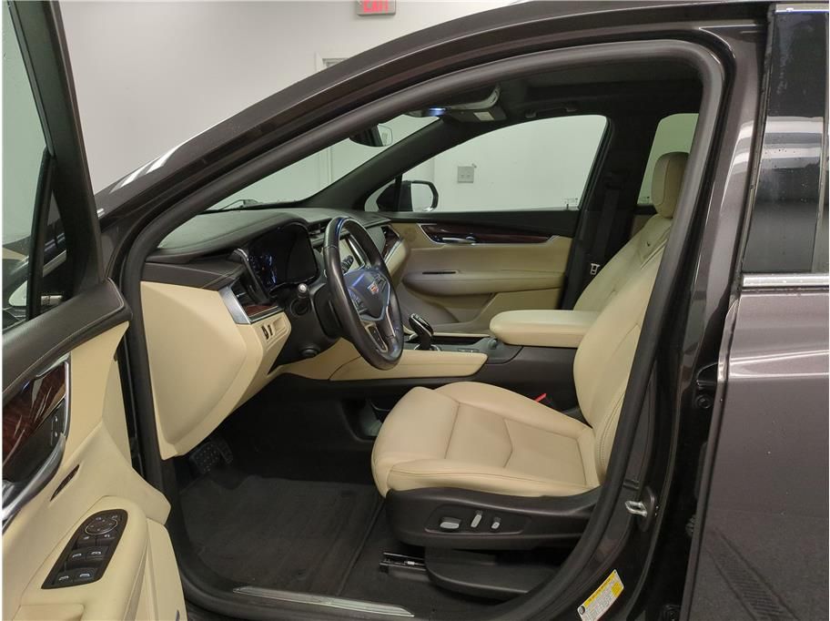 Used 2018 Cadillac XT5 Luxury w/ Driver Awareness Package AWD/4WD image 5