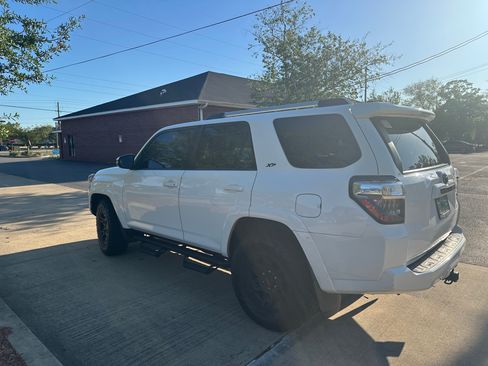 Used 2022 Toyota 4Runner SR5 Premium w/ Moonroof Package RWD image 1