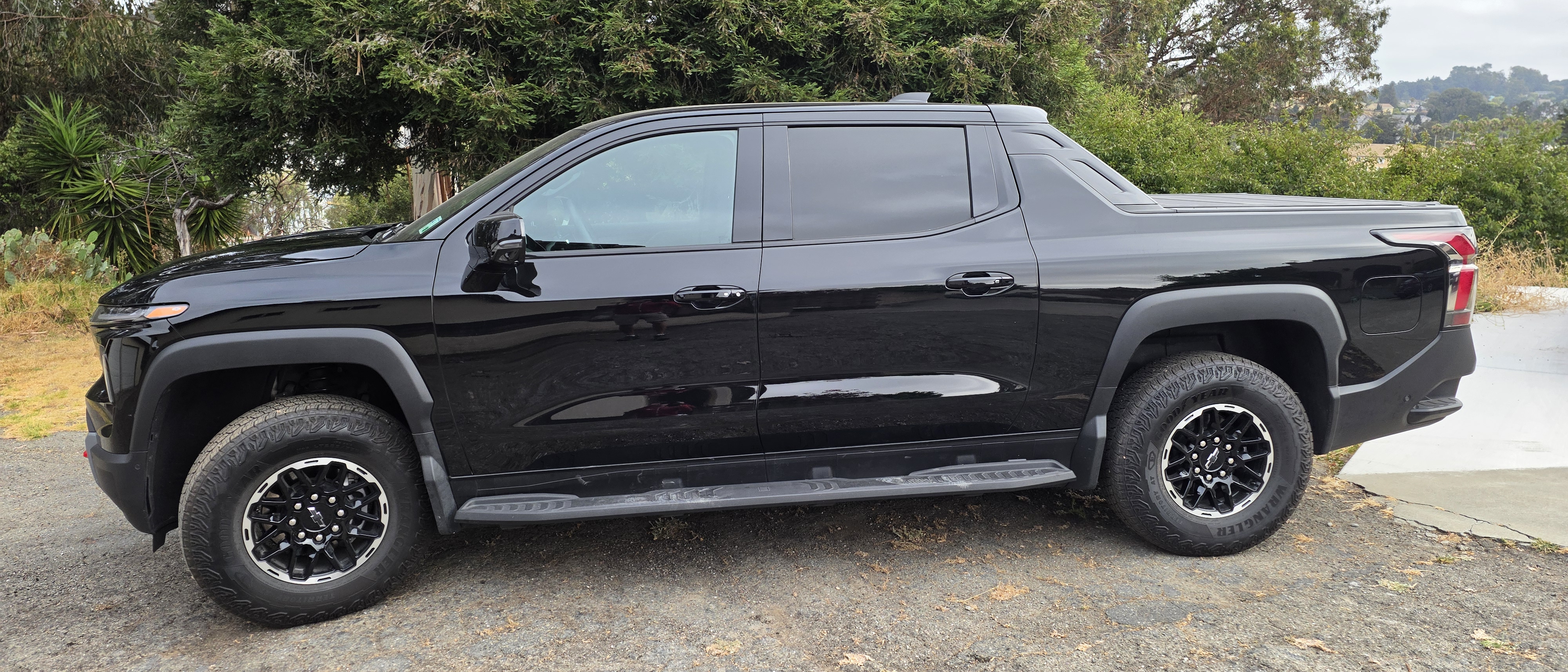 Used 2026 Chevrolet Silverado EV Trail Boss AWD/4WD image 1