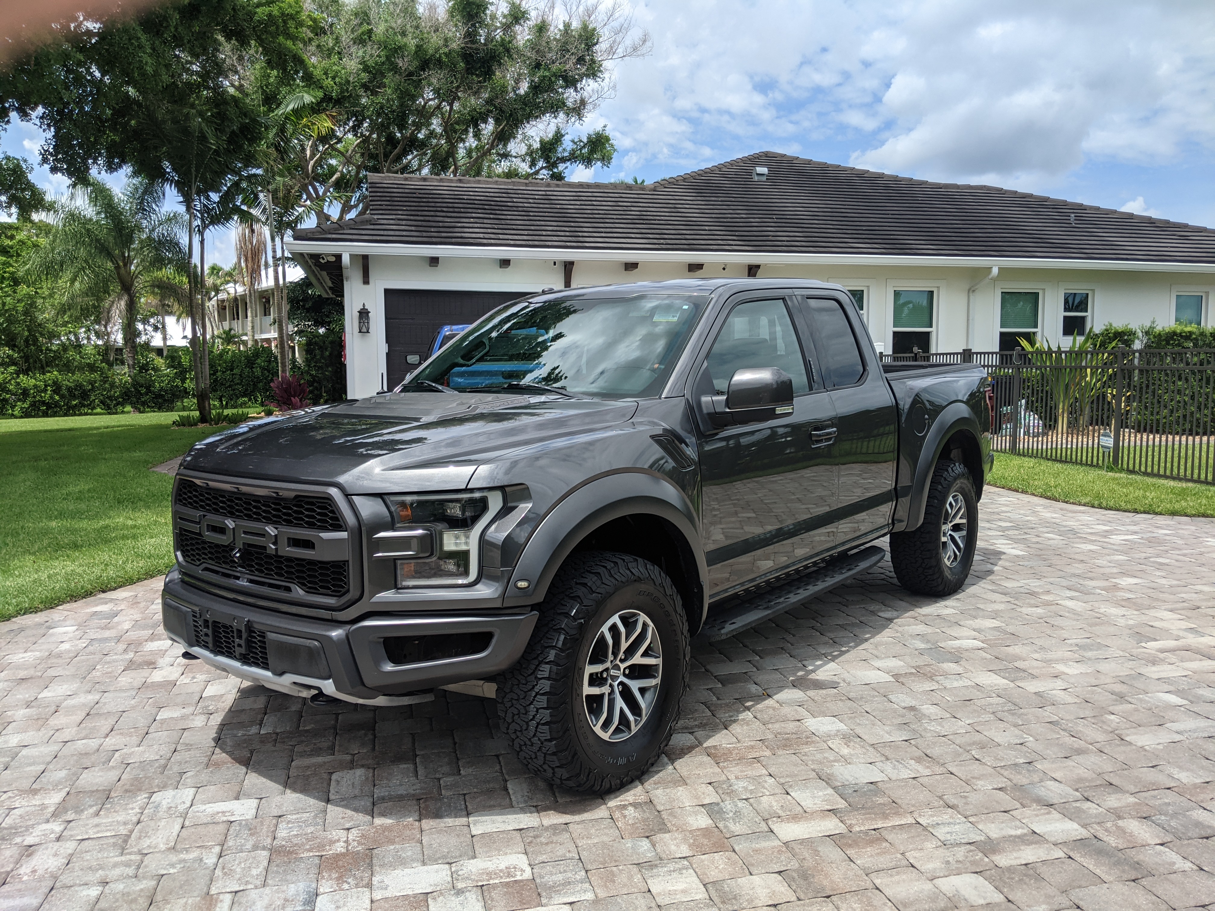 Used 2018 Ford F150 Raptor w/ Equipment Group 802A Luxury AWD/4WD image 2