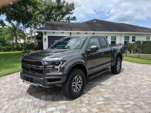 Used 2018 Ford F150 Raptor w/ Equipment Group 802A Luxury AWD/4WD image 2