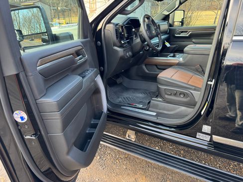 Used 2024 Chevrolet Silverado 2500 High Country w/ High Country Premium Package image 25