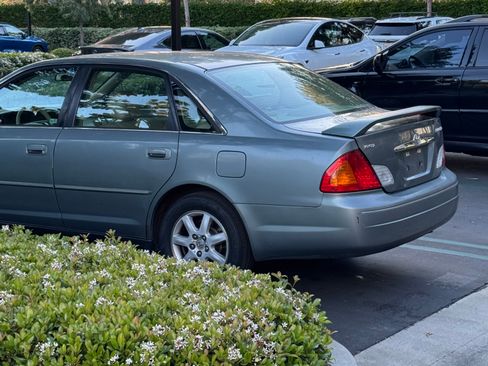 Used 2002 Toyota Avalon XLS image 6