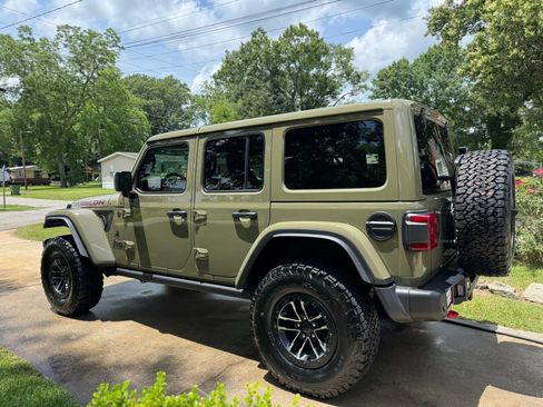 Used 2025 Jeep Wrangler Unlimited Rubicon image 4