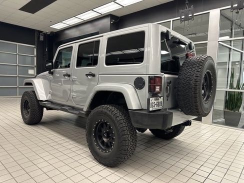 Used 2012 Jeep Wrangler Unlimited Sahara w/ Connectivity Group image 4