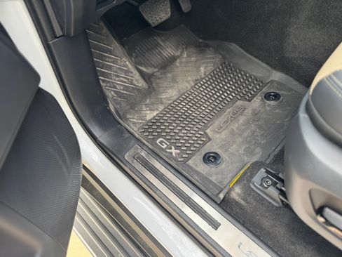 Used 2025 Lexus GX 550 image 11