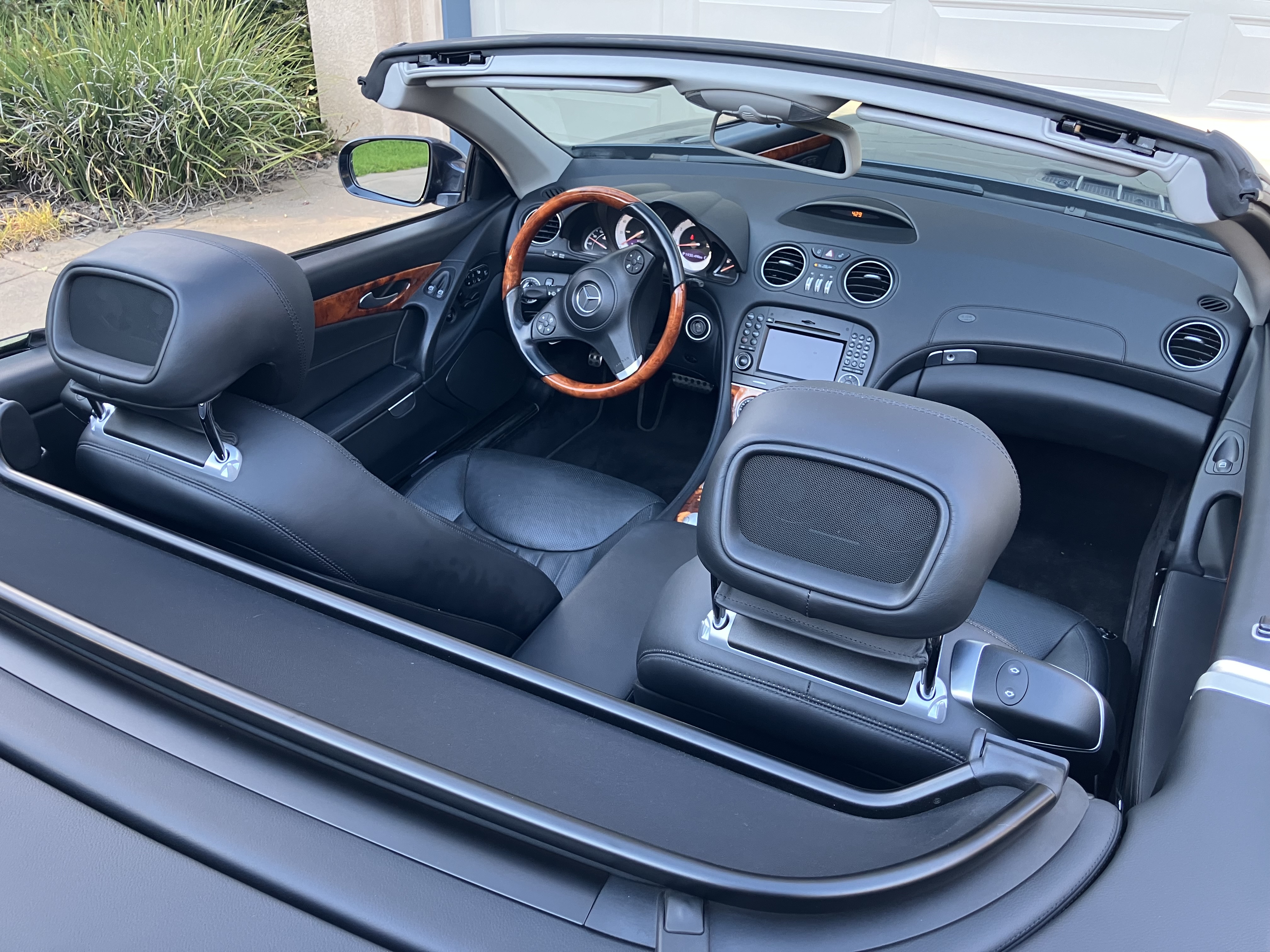 Used 2011 Mercedes-Benz SL 550 image 14