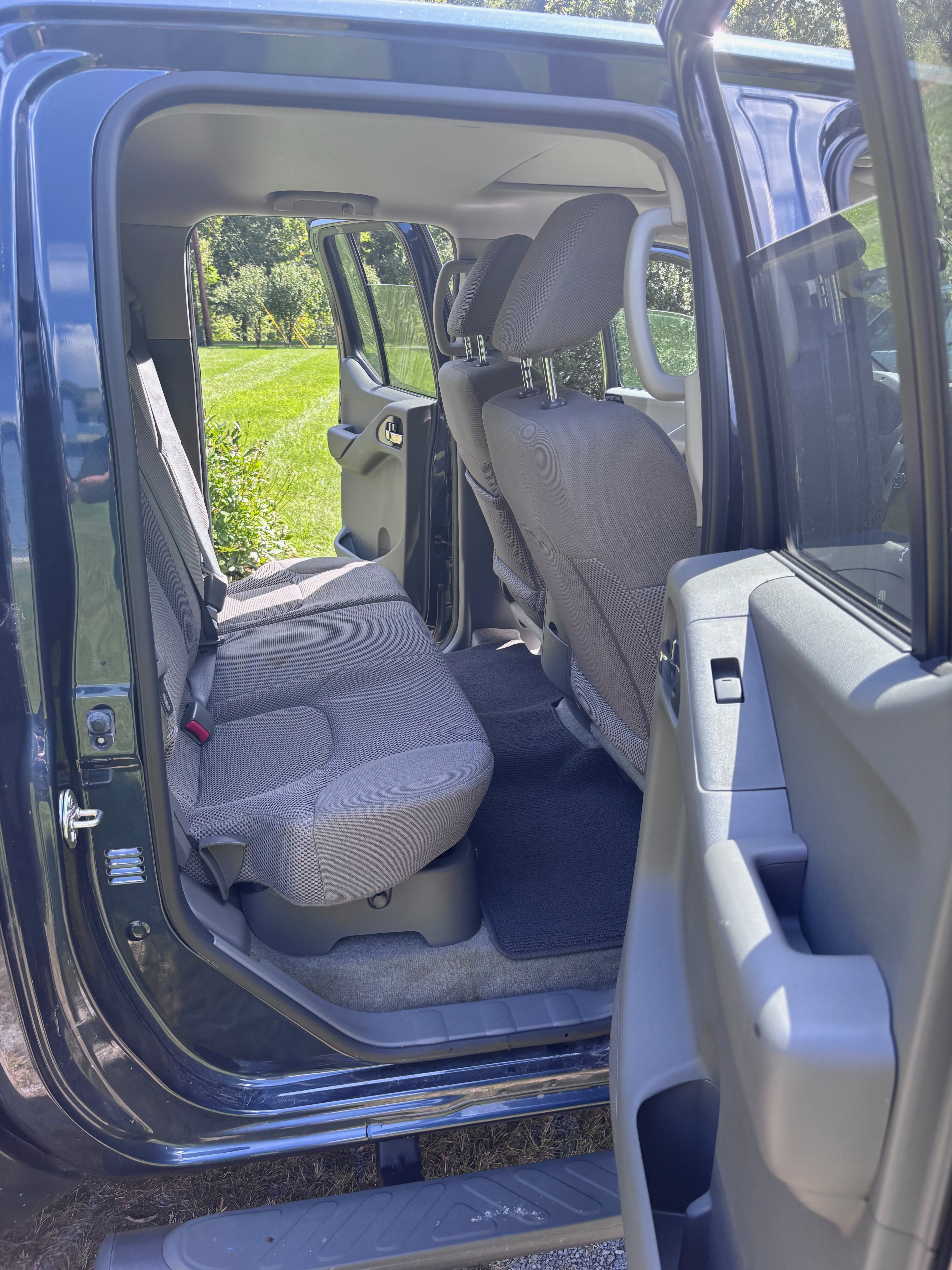 Used 2017 Nissan Frontier SV w/ Moonroof Package AWD/4WD image 17