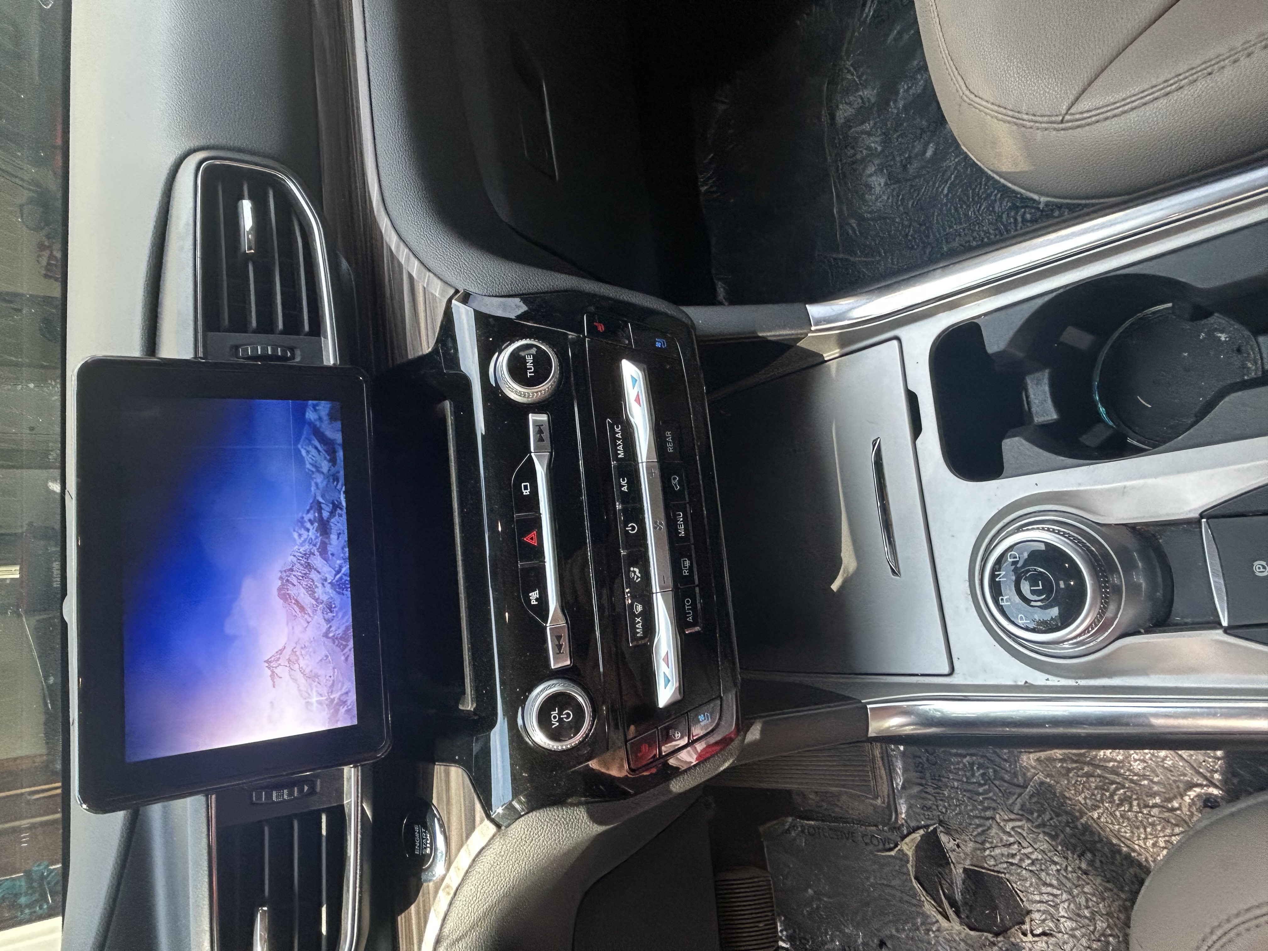 Used 2021 Ford Explorer Limited w/ Equipment Group 301A AWD/4WD image 12