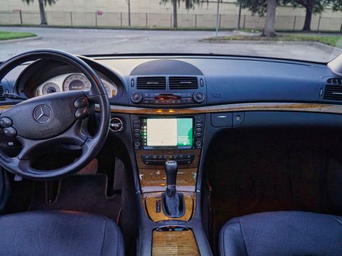 Used 2007 Mercedes-Benz E 550 Sedan image 19