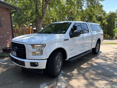 Used 2017 Ford F150 XLT w/ Equipment Group 302A Luxury AWD/4WD image 4