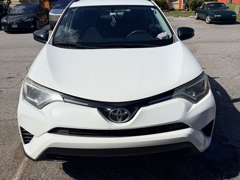 Used 2016 Toyota RAV4 LE image 1