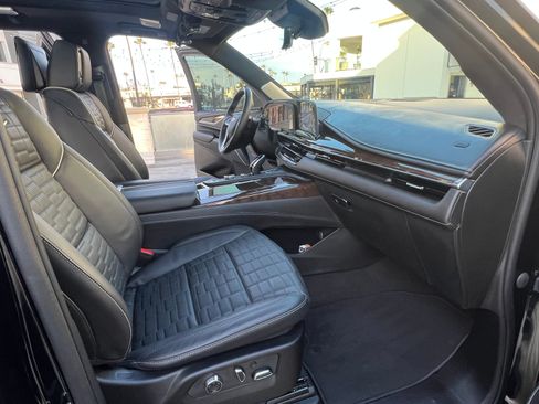 Used 2023 Cadillac Escalade Sport Platinum w/ LPO, ONYX Package AWD/4WD image 21