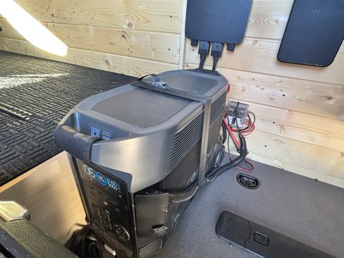 Used 2024 Mercedes-Benz Sprinter 2500 image 13