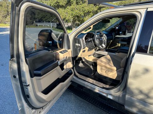 Used 2017 Ford F550 4x4 Crew Cab Super Duty image 12