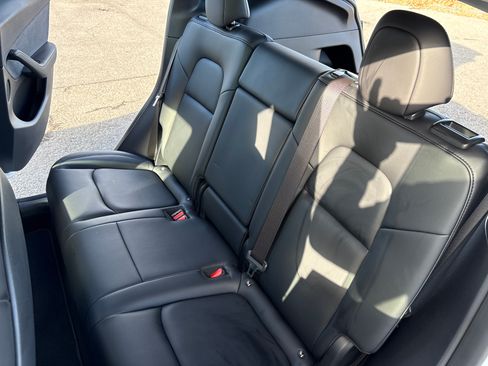 Used 2021 Tesla Model Y Long Range image 15