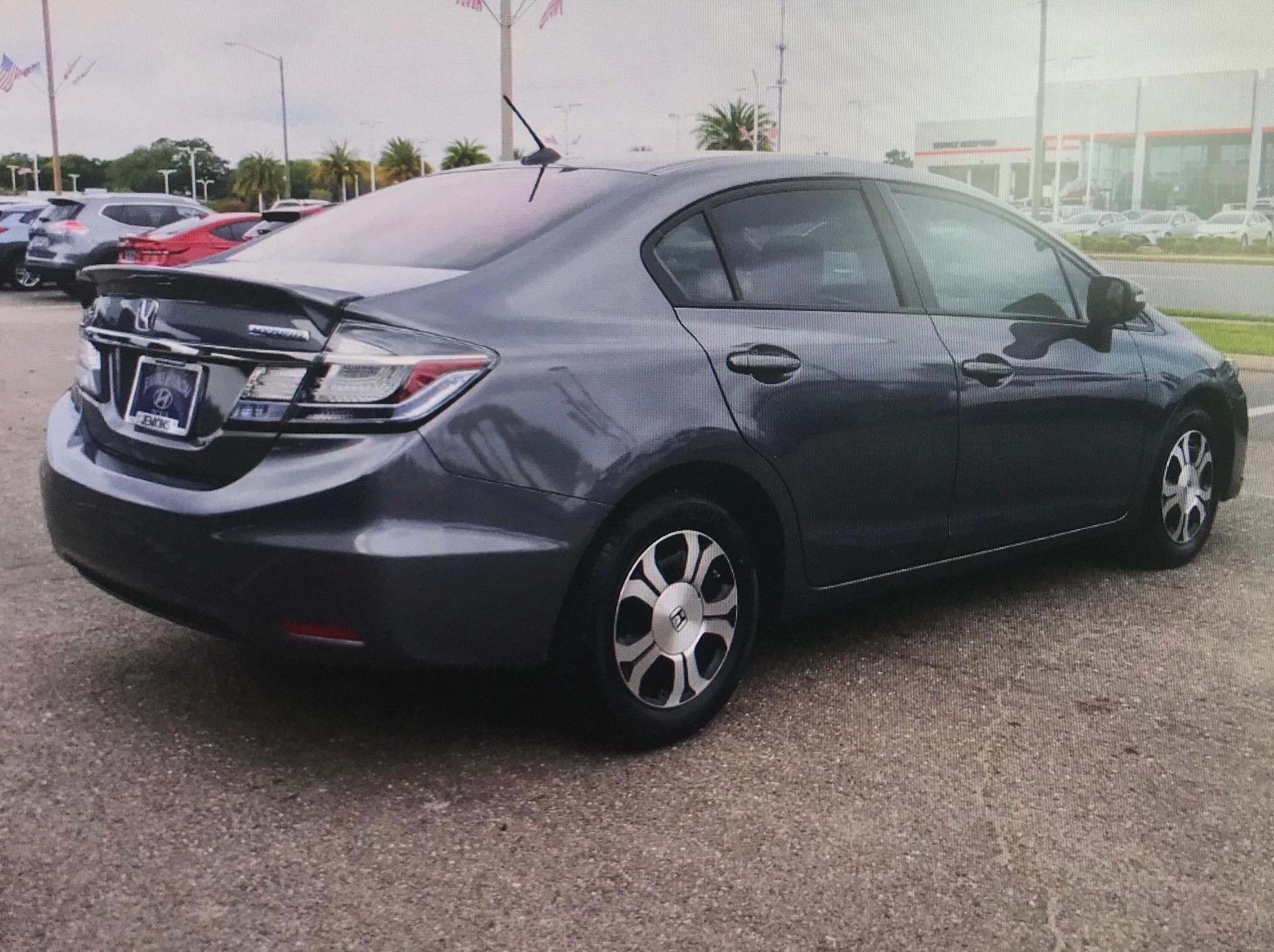 Used 2013 Honda Civic Hybrid Sedan image 2