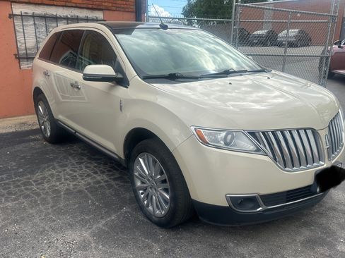 Used 2014 Lincoln MKX Sport Utility 4D w/ Equipment Group 102A image 1