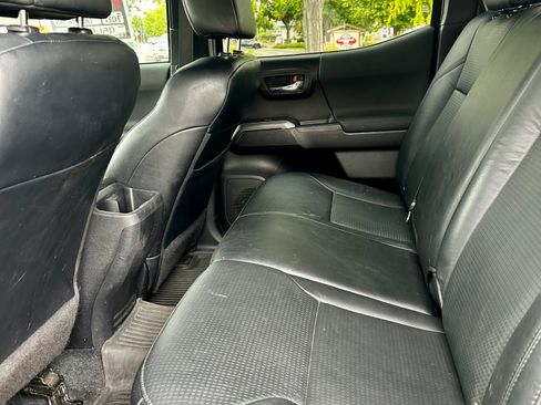 Used 2021 Toyota Tacoma TRD Off-Road w/ TRD Premium Off Road Package image 11