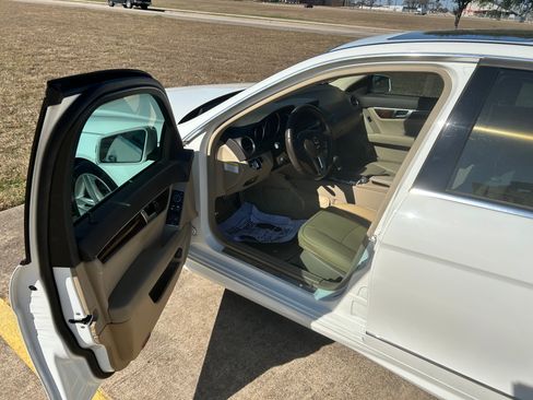 Used 2014 Mercedes-Benz C 250 C 250 Sport Sedan 4D image 4