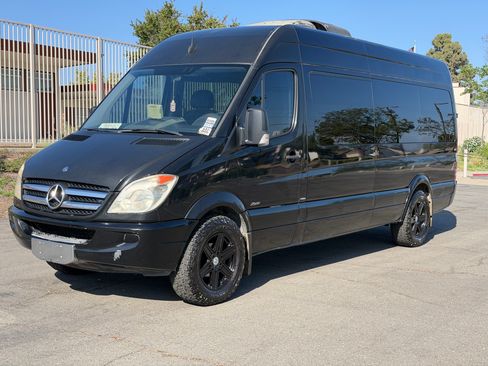 Used 2012 Mercedes-Benz Sprinter 2500 image 1