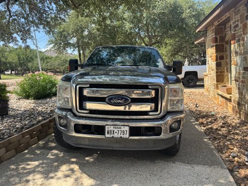 Used 2014 Ford F250 Lariat w/ Lariat Interior Package image 5