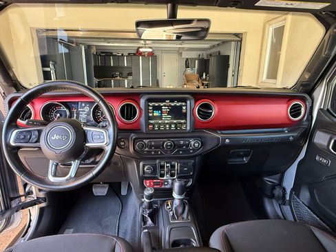 Used 2019 Jeep Wrangler Unlimited Rubicon AWD/4WD image 15