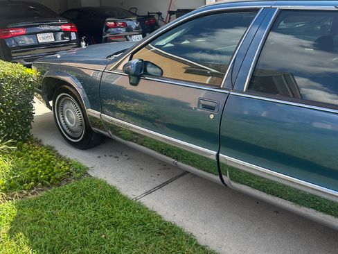 Used 1993 Cadillac Fleetwood Sedan RWD image 8