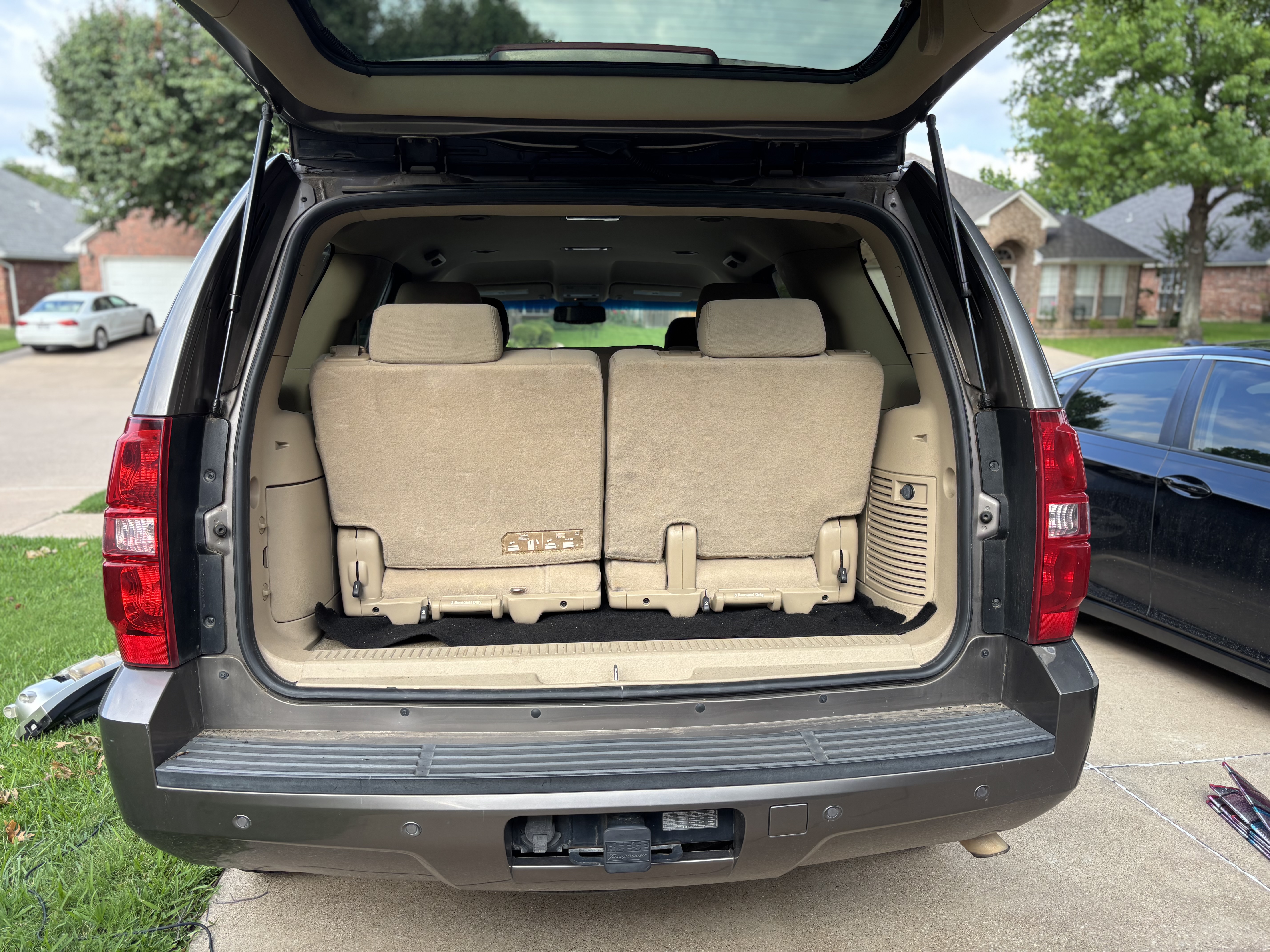Used 2011 Chevrolet Tahoe LS w/ Convenience Package RWD image 12